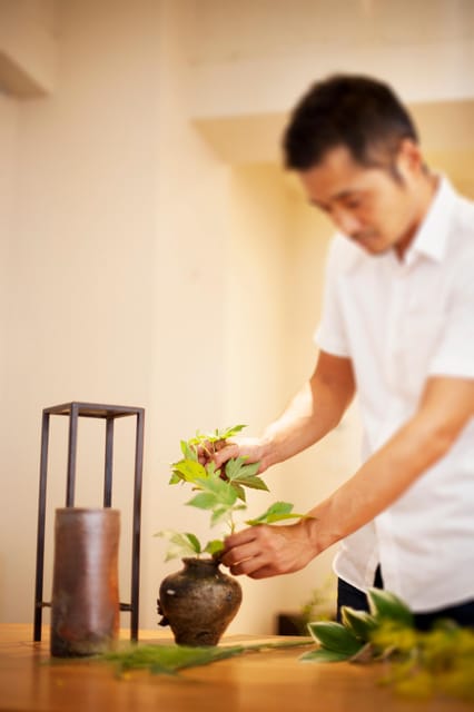 Tokyo: Ikebana Workshop at Ginza - First look: finding the character of each flower