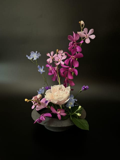 Tokyo: Ikebana Workshop at Ginza - Using traditional tools to build your arrangement