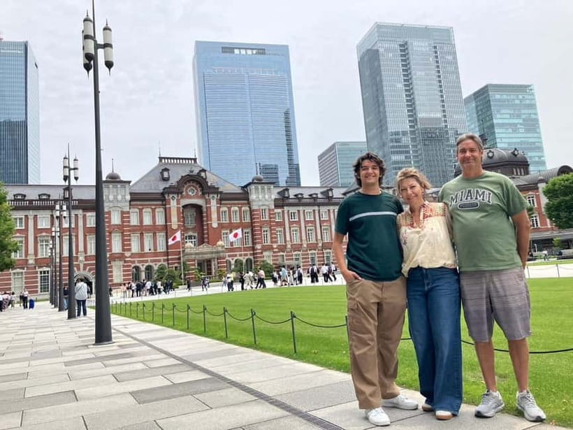 Tokyo: Imperial Palace East Gardens and Tokyo Station Tour - Ote-mon Gate and the Hyakunin Bansho Guardhouse