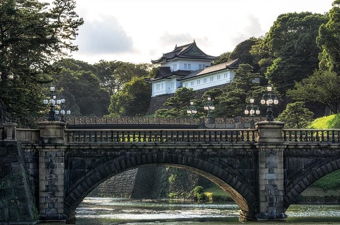 Tokyo Imperial Palace：Guided Walking Tour of East Gardens - Edo Castle ruins in the East Gardens