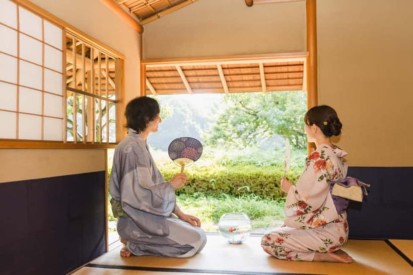 Tokyo: Kimono Rental inside Shinjuku Gyoen National Garden - Choosing your kimono and getting dressed