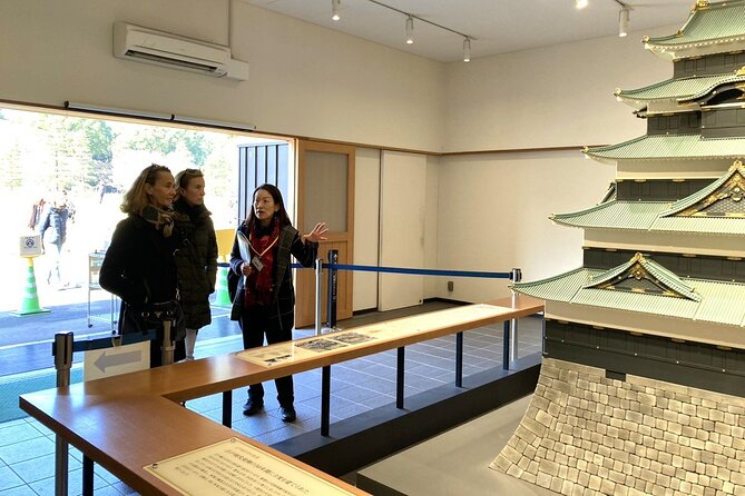 Tokyo Private Tour! Edo Castle & Imperial Palace East Gardens - Edo Castle ruins and the story beneath the gardens