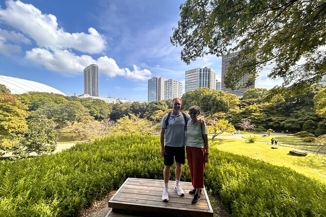 TOKYO: Tailored Gardens tour with Pro Gardener by E-bike -BASIC - Two gardens, each with room for meaning