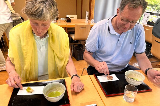 TOKYO: Tailored Gardens tour with Pro Gardener by E-bike -BASIC - Matcha and sweets, with lunch as an upgrade