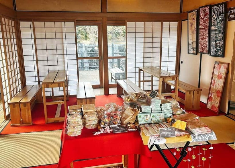 Tokyo: Tsukiji Market and Hama-rikyu Gardens Guided Tour - Hama-rikyu Gardens and its Edo-period calm