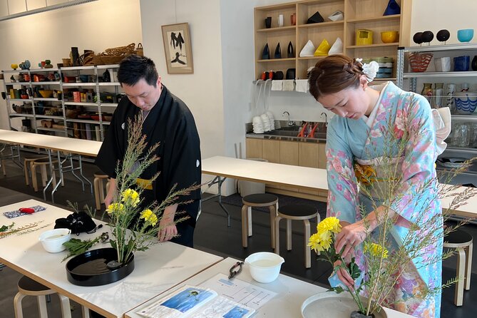 Traditional Japanese Flower Styling Workshop - Ikebana in Kyoto - The 300-container collection and the role of the vase