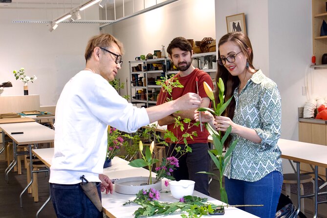 Traditional Japanese Flower Styling Workshop - Ikebana in Kyoto - Making your own arrangement with simple materials