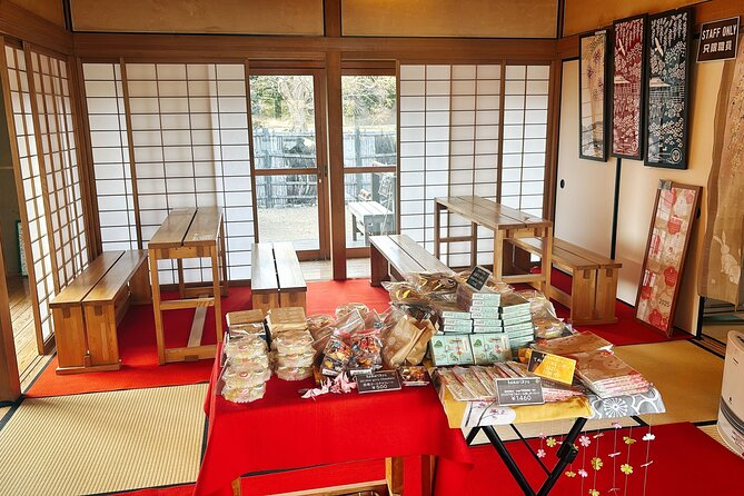 Tsukiji Food Strolling and Hama Rikyu Garden Walking Tour - Matcha, wagashi, and a short etiquette lesson