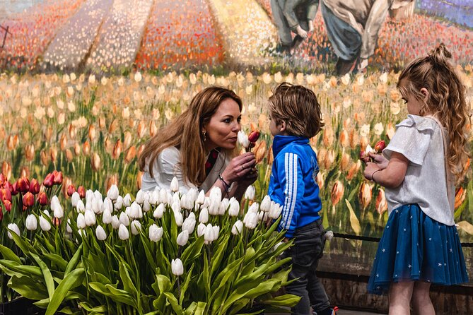 Tulip Experience and Keukenhof Flower Gardens Tour from Amsterdam - Why the month you choose matters