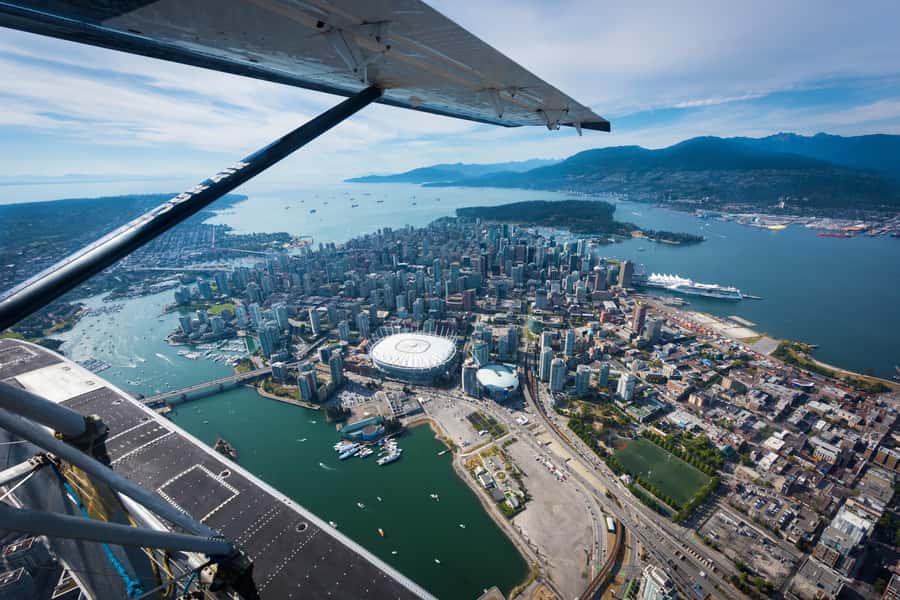 Vancouver to Victoria Seaplane Day Trip + Butchart Gardens - The flight to Victoria and the Inner Harbour arrival
