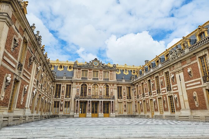 Versailles Bike Tour from Paris w. Gardens & Entry Tickets - The market turns lunch into part of the experience