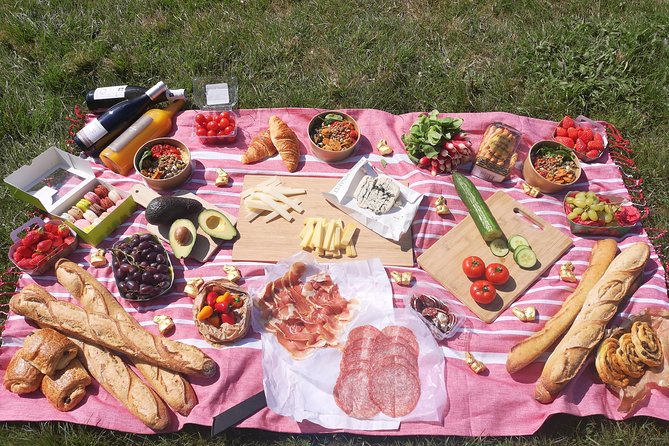 Versailles Bike Tour with Market, Gardens & Guided Palace Tour - A picnic beside the Grand Canal