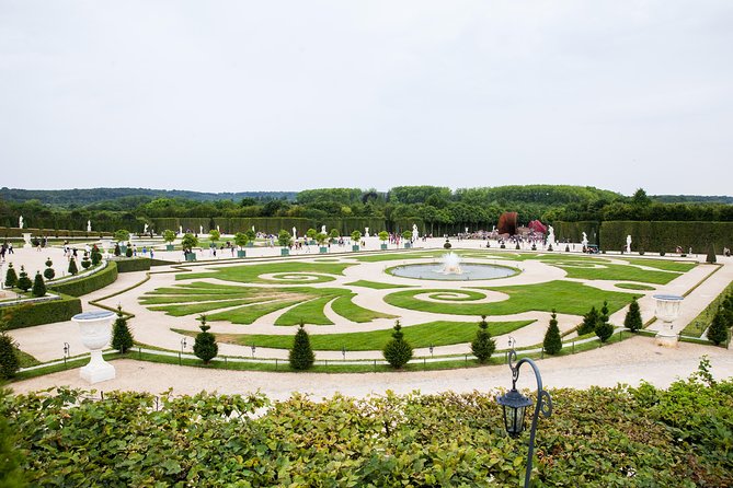 Versailles Château and Gardens Walking Tour - Walking the 800-hectare royal gardens