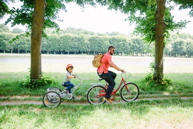Versailles Full Day Bike Tour with Palace, Gardens, & Picnic - Guides, group size, and the human side of the tour