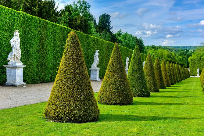 Versailles Gardens Walking Tour with Audioguide (no tickets) - Starting at the statue of Louis XIV