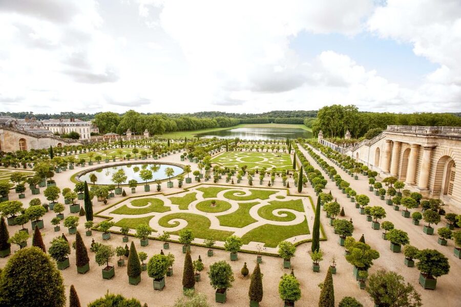 Versailles: Palace and Garden Bike Tour with Tickets - Entering the Chateau and Hall of Mirrors