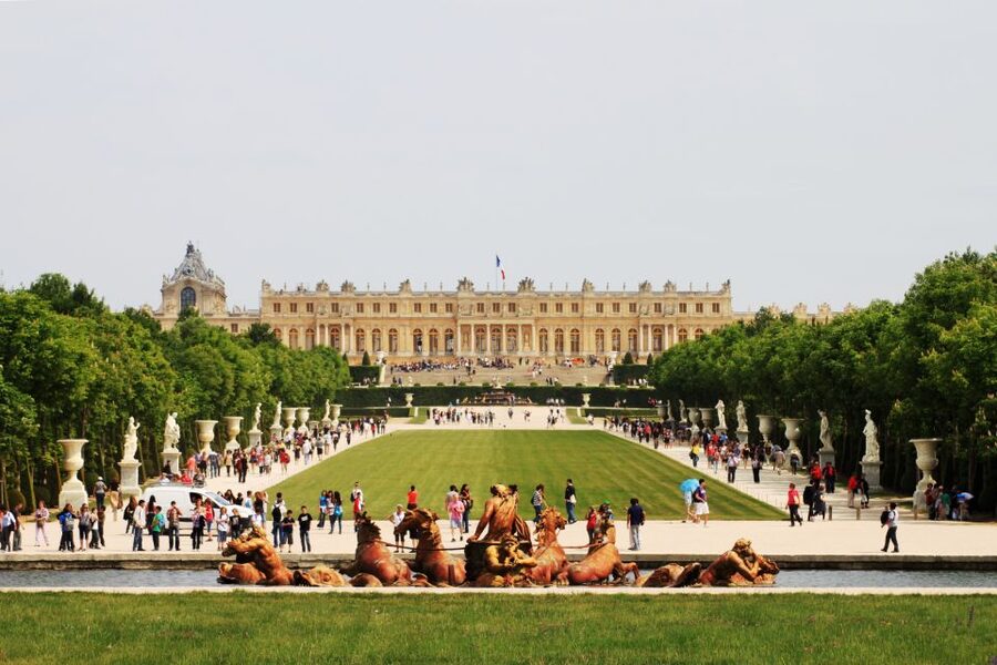 Versailles: Palace and Garden Bike Tour with Tickets - Starting at the Versailles market