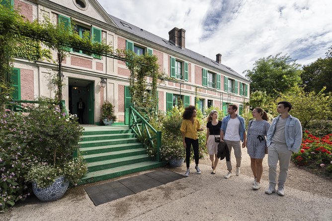 Versailles Palace and Giverny Monet House Visit with Lunch - Versailles palace: royal rooms at a fast pace