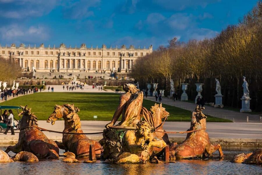 Versailles: Palace & Gardens Guided Tour with Entry Tickets - What the three-hour schedule really gives you