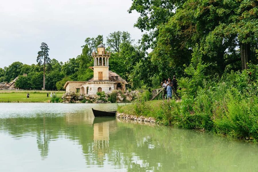 Versailles: Palace, Gardens & Queen’s Estate Guided Tour - Practical details that affect the day