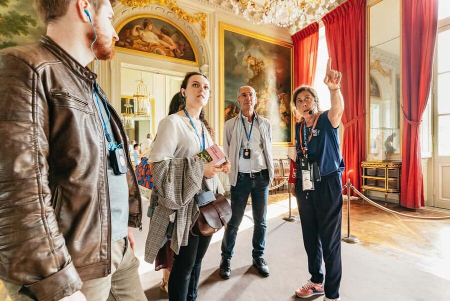 Versailles: Palace, Gardens & Queen’s Estate Guided Tour - Getting from Paris to the meeting point