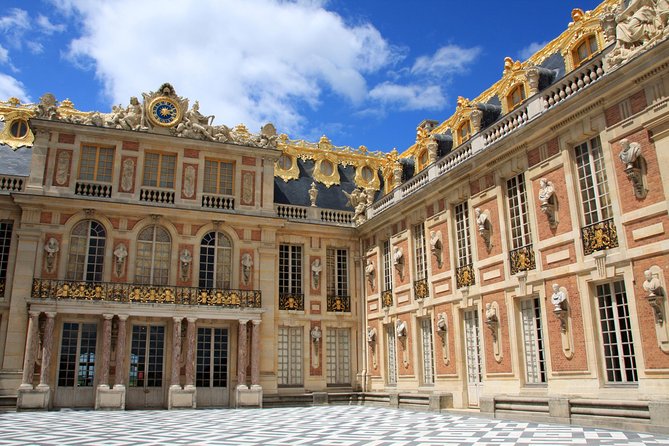 Versailles Palace & Gardens Tour with Transport from Paris - Guided tour or self-guided visit?