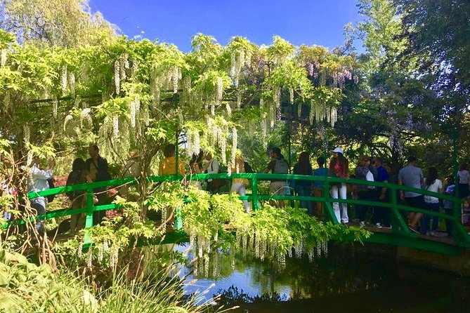 Versailles Palace & Giverny Private Tour with Lunch&Hotel Pick-up - Lunch: a useful pause with one weak spot