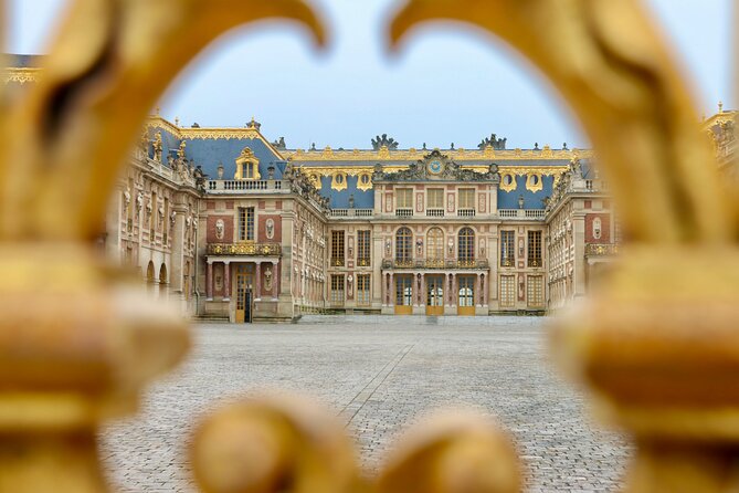 Versailles Palace Guided Experience and Gardens Entry 10 PPL Max - Who should book this experience?