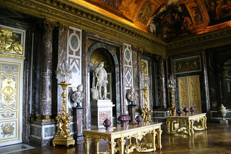 Versailles: Skip-the-Line Guided Tour of Palace with Gardens - The royal apartments and painted rooms