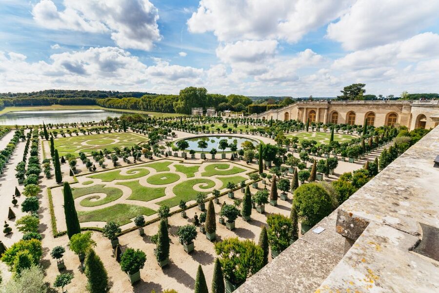 Versailles: Skip-the-Line Tour of Palace and Gardens Access - Starting at the GetYourGuide shop near Versailles