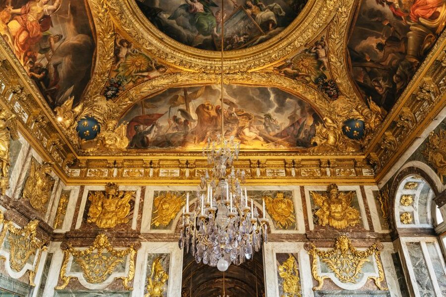 Versailles: Skip-the-Line Tour of Palace and Gardens Access - Why a guide helps at Versailles