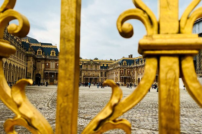 Versailles Small Group Tour from Paris Palace Gardens - Why the Trianon estate changes the day