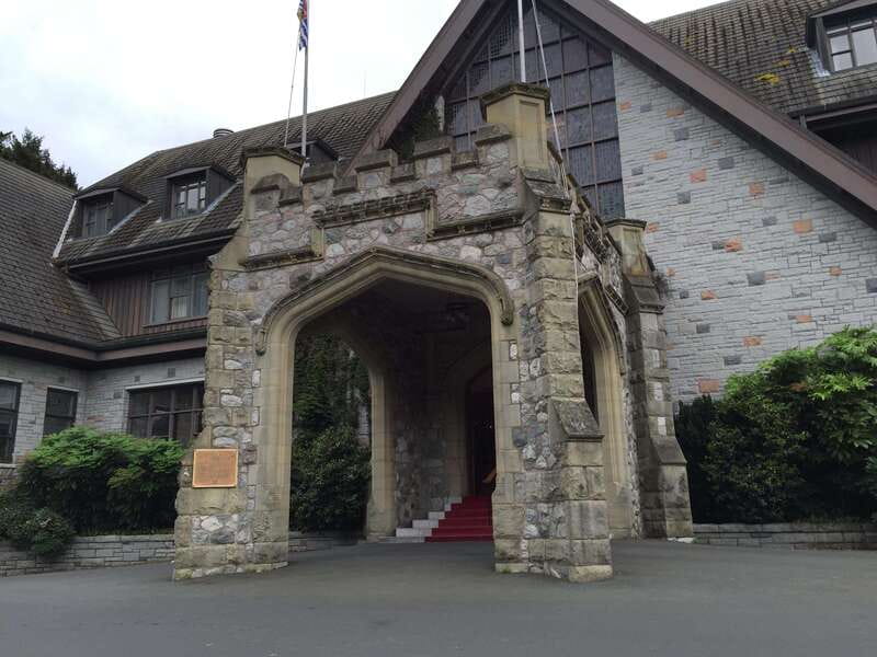 Victoria, BC: City Tour and Butchart Gardens Combo Tour - The van, comfort, and accessibility
