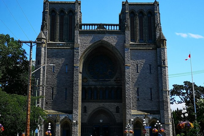 Victoria & The Butchart Gardens:Deluxe City and Garden Experience - Beacon Hill Park and the peacocks
