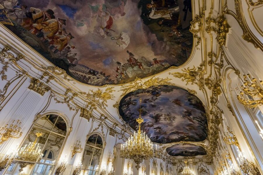 Vienna: Skip-the-Line Schönbrunn Palace & Gardens Tour - Timing, crowds, and the best season