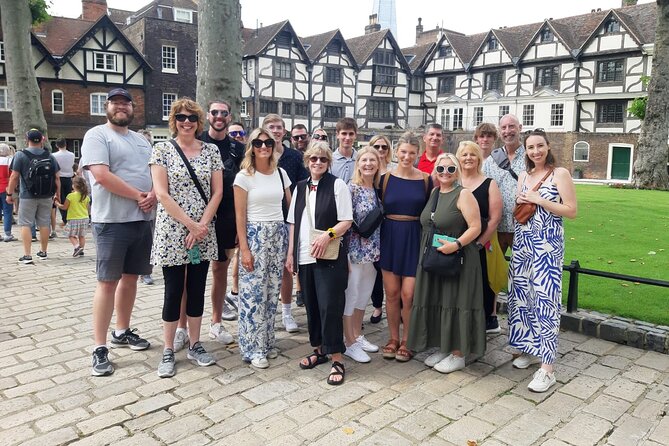 VIP Kensington Palace Gardens Tour & Royal Tea Crown Experience - Walking through Kensington Gardens