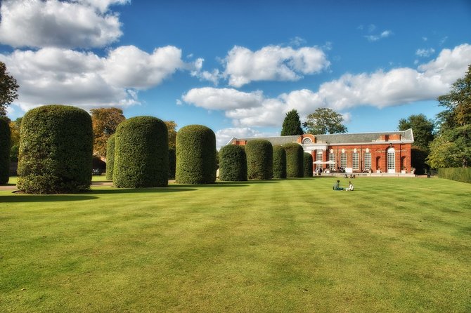 VIP Kensington Palace Gardens Tour & Royal Tea Crown Experience - Meeting the royal stories outside the palace