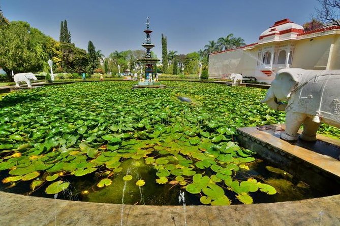 Visit to Sahelion Ki Bari, Garden of the Maidens, Udaipur - Walking through Sahelion Ki Bari