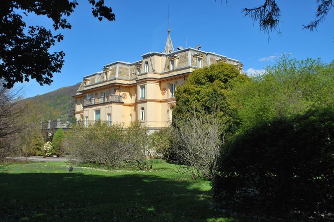 Walking tour with a private tour guide in the botanical gardens of Villa Taranto - A garden walk built around your interests