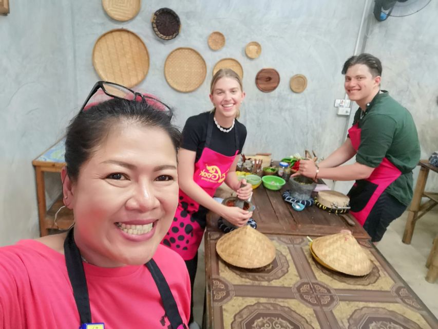 We Cook Thai Home Garden Cooking School - Mam’s home garden turns cooking into a social meal