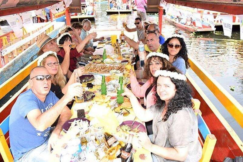 Xochimilco floating gardens, Coyoacan and UNAM murals - The biggest practical issue is Mexico City traffic