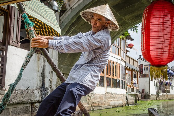Zhujiajiao and Yu Garden Tour with Wonton Making in Shanghai - One day, three faces of Shanghai